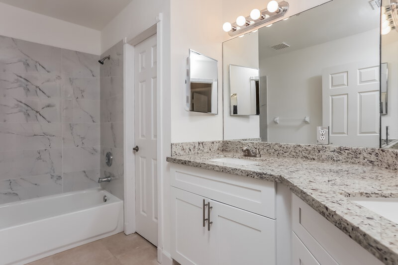 5,175/Mo, 1011 NW 184th Ter Pembroke Pines, FL 33029 Bathroom View