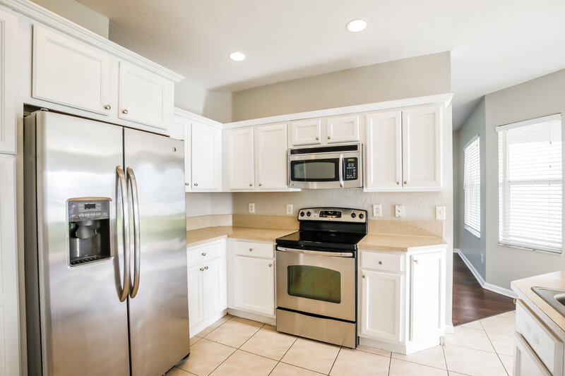 2,870/Mo, 121 Country Club Dr Royal Palm Beach, FL 33411 Kitchen View