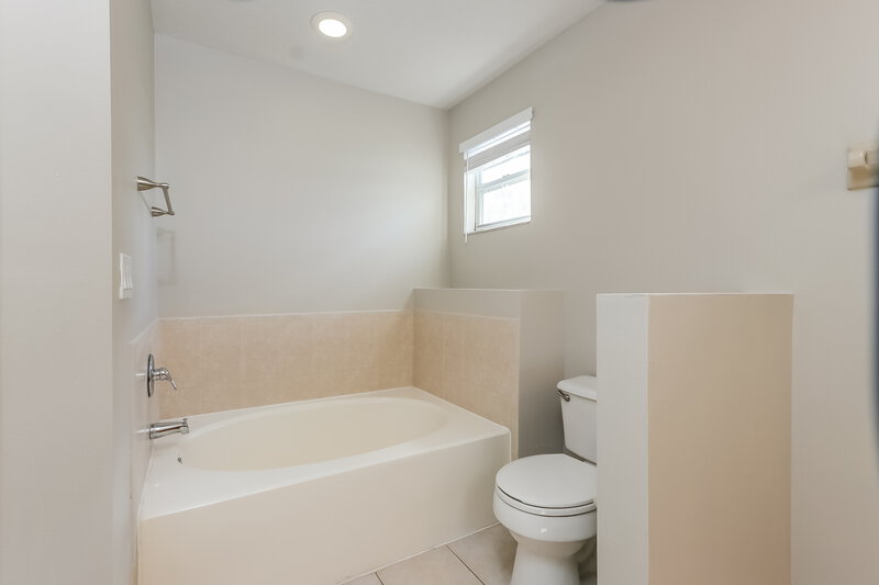 3,030/Mo, 125 Pennock Landing Cir Jupiter, FL 33458 Main Bathroom View