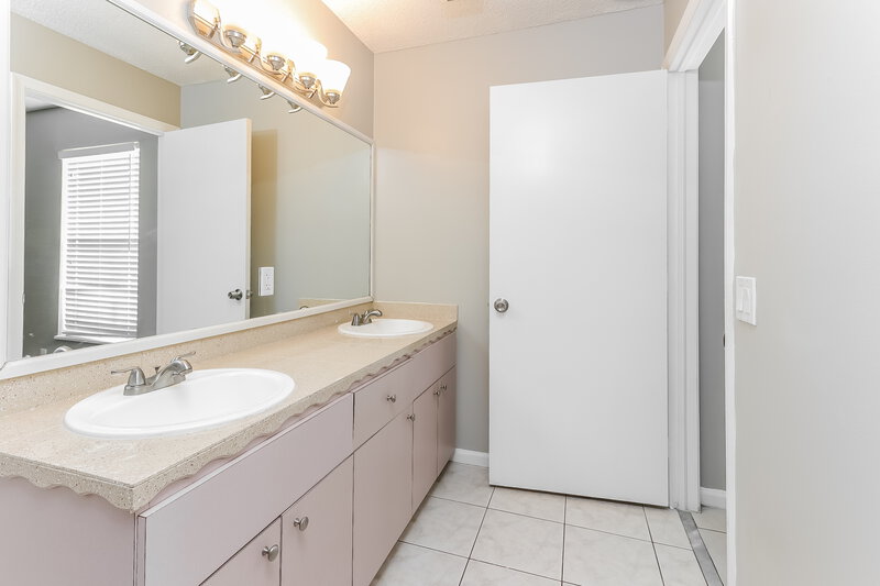 2,585/Mo, 1412 Waterway Cove Dr Wellington, FL 33414 Main Bathroom View
