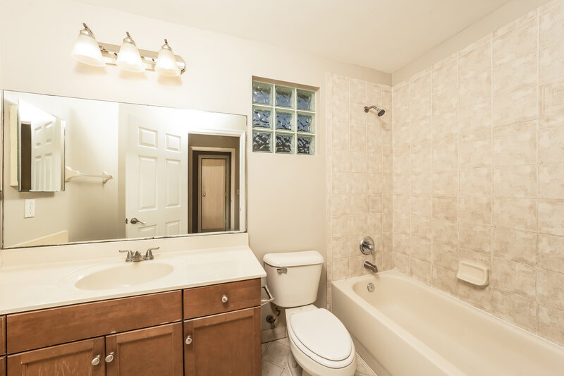 3,395/Mo, 1603 Briar Oak Dr Royal Palm Beach, FL 33411 Bathroom View