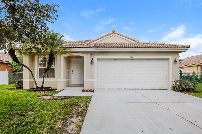 3,660/Mo, 16203 SW 10th St Pembroke Pines, FL 33027 External View