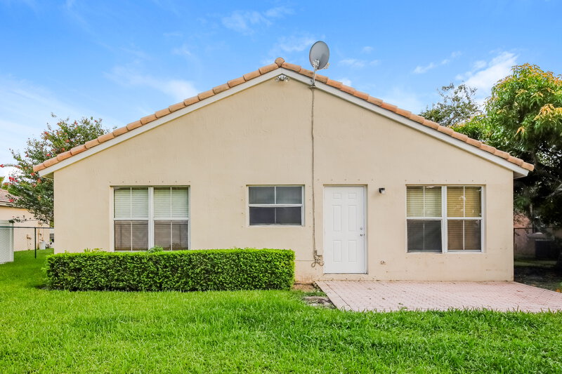 3,660/Mo, 16203 SW 10th St Pembroke Pines, FL 33027 Rear View