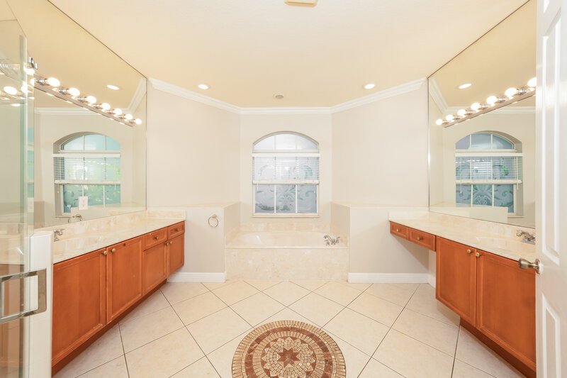 3,650/Mo, 1755 Palisades Dr West Palm Beach, FL 33411 Main Bathroom View