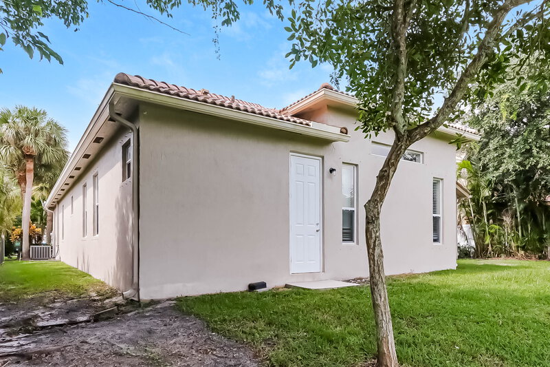 5,430/Mo, 1755 Palisades Dr West Palm Beach, FL 33411 Rear View 2