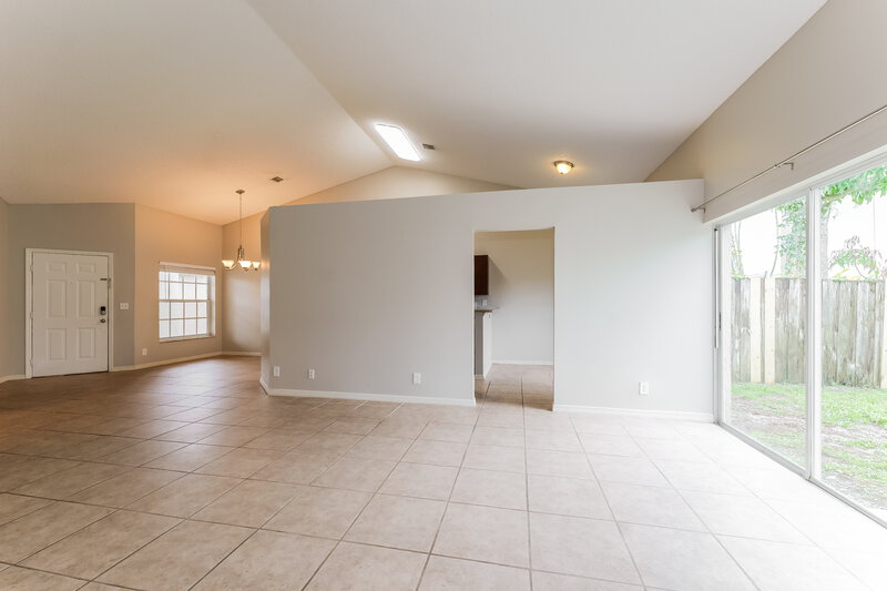 2,990/Mo, 180 Heatherwood Dr Royal Palm Beach, FL 33411 Living Room View 3