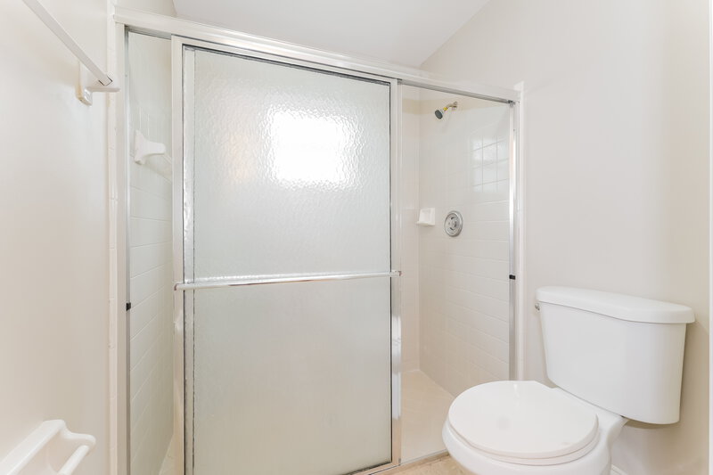 2,990/Mo, 180 Heatherwood Dr Royal Palm Beach, FL 33411 Main Bathroom View 2