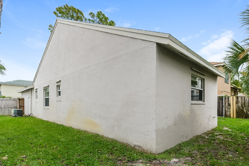 2,990/Mo, 180 Heatherwood Dr Royal Palm Beach, FL 33411 Rear View