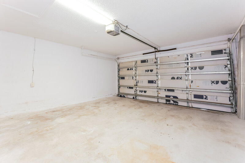 2,990/Mo, 180 Heatherwood Dr Royal Palm Beach, FL 33411 Garage View