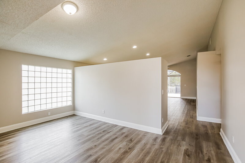 3,950/Mo, 18200 SW 6th St Pembroke Pines, FL 33029 Living Room View