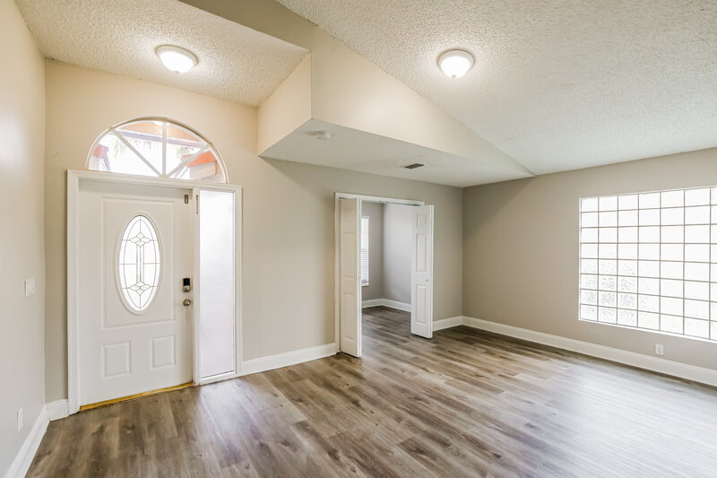 3,950/Mo, 18200 SW 6th St Pembroke Pines, FL 33029 Living Room View 2