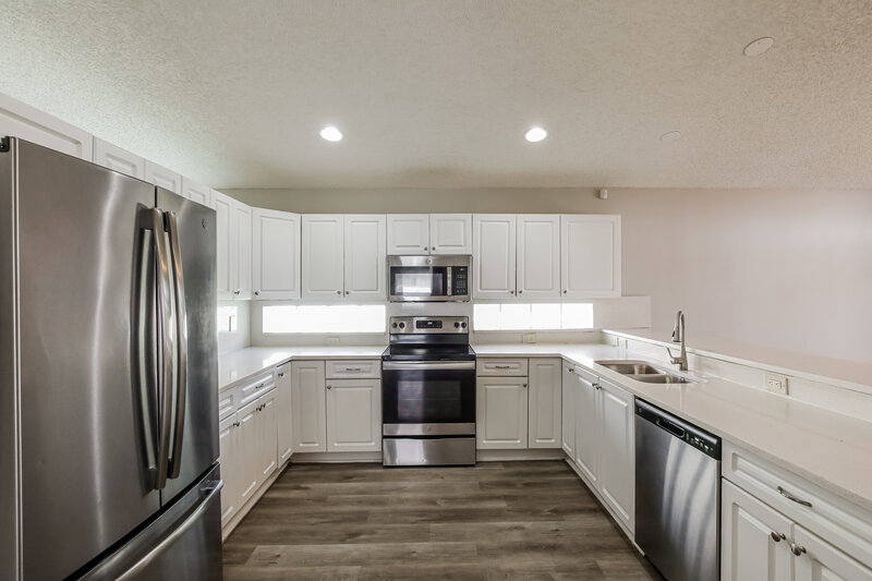 3,950/Mo, 18200 SW 6th St Pembroke Pines, FL 33029 Kitchen View