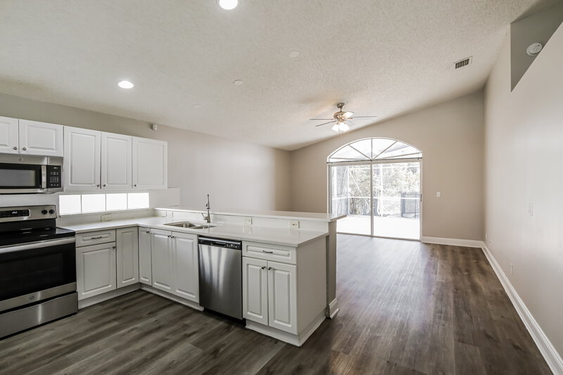 3,950/Mo, 18200 SW 6th St Pembroke Pines, FL 33029 Kitchen View 2