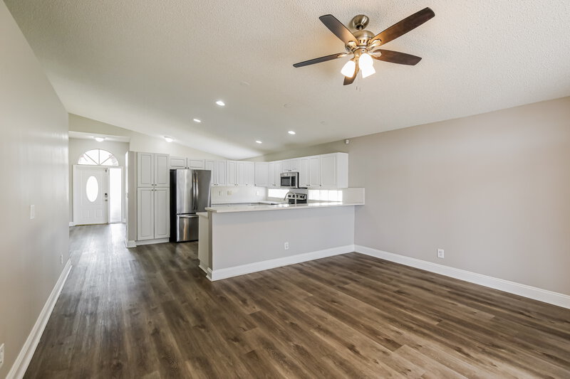 3,950/Mo, 18200 SW 6th St Pembroke Pines, FL 33029 Family Room View