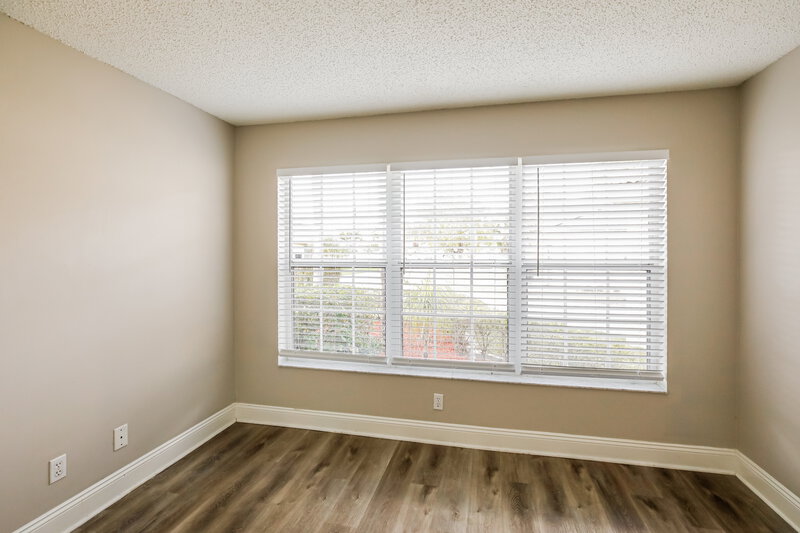 3,950/Mo, 18200 SW 6th St Pembroke Pines, FL 33029 Office View