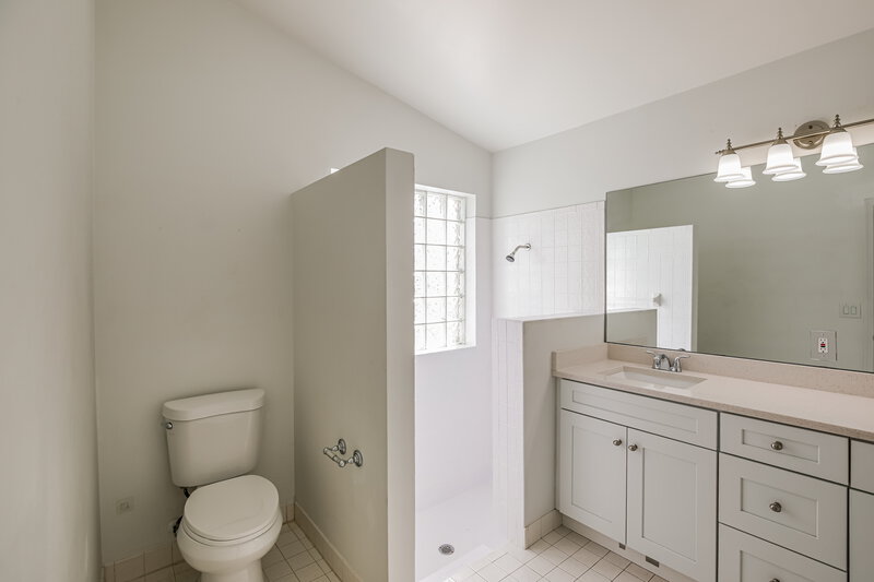3,950/Mo, 18200 SW 6th St Pembroke Pines, FL 33029 Main Bathroom View