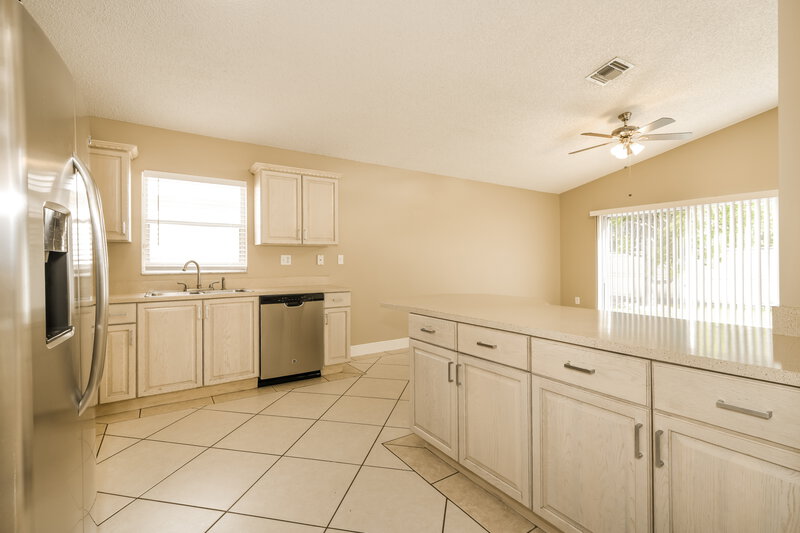 3,395/Mo, 2922 SW 174th Ave Miramar, FL 33029 Kitchen View