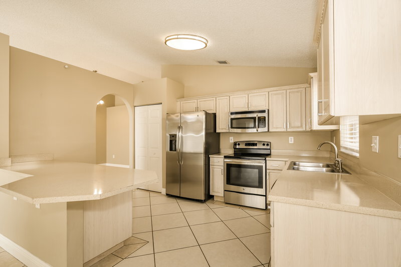 3,395/Mo, 2922 SW 174th Ave Miramar, FL 33029 Kitchen View 2