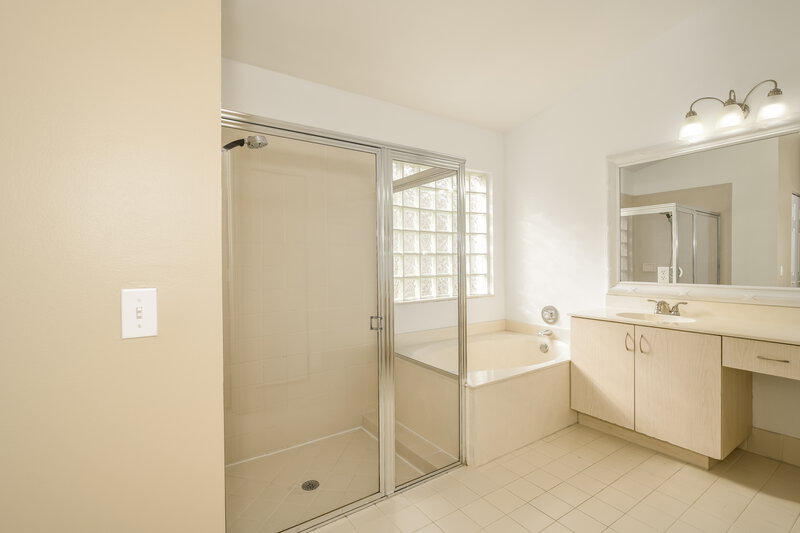 3,395/Mo, 2922 SW 174th Ave Miramar, FL 33029 Main Bathroom View 2