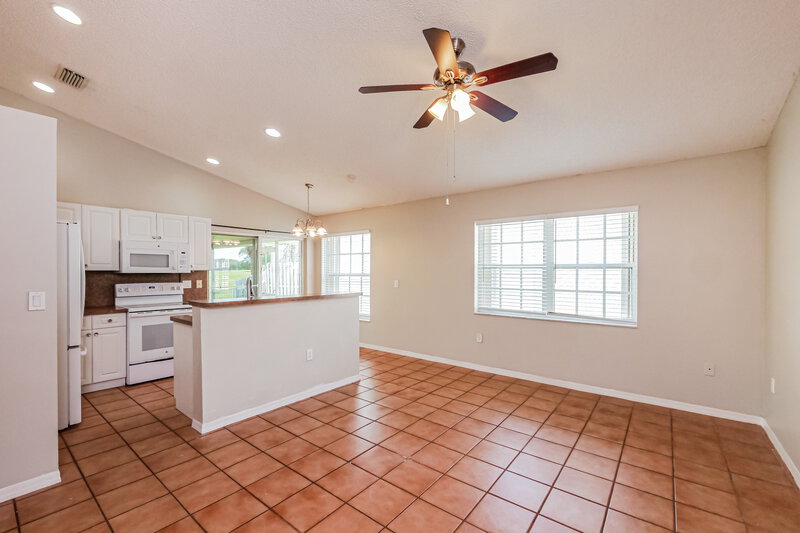 3,315/Mo, 3370 NW 78th Ave Margate, FL 33063 Family Room View 2