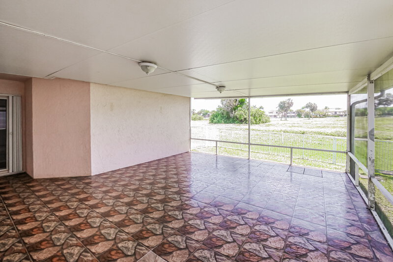 3,315/Mo, 3370 NW 78th Ave Margate, FL 33063 Sun Room View
