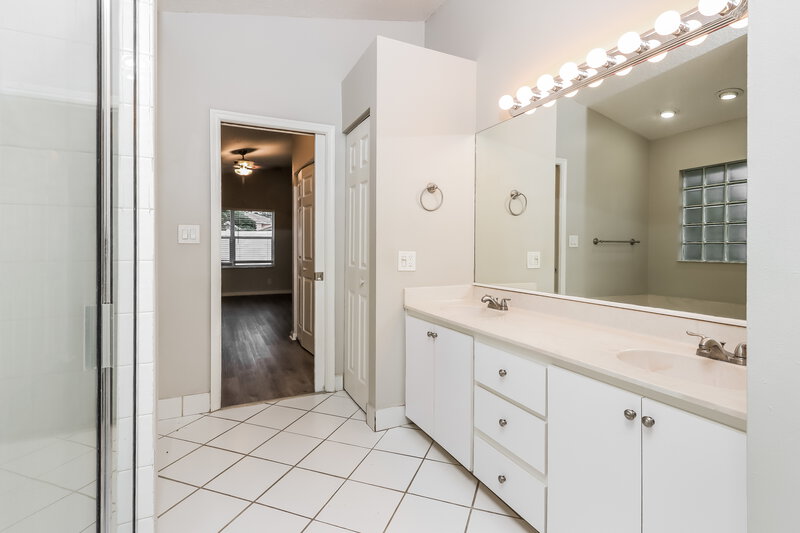 3,400/Mo, 4075 Sabal Lakes Rd Delray Beach, FL 33445 Main Bathroom View