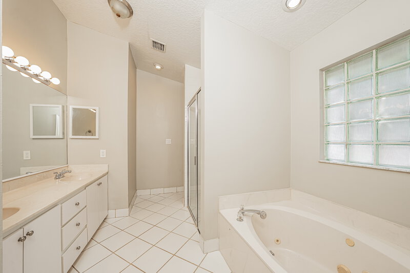 3,535/Mo, 4075 Sabal Lakes Rd Delray Beach, FL 33445 Main Bathroom View