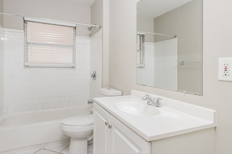 3,400/Mo, 4075 Sabal Lakes Rd Delray Beach, FL 33445 Bathroom View