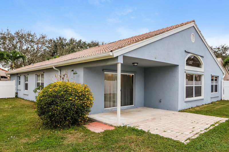 3,400/Mo, 4075 Sabal Lakes Rd Delray Beach, FL 33445 Rear View