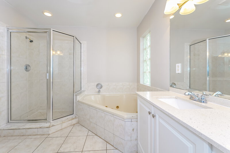 3,530/Mo, 4124 Pine Hollow Cir Greenacres, FL 33463 Main Bathroom View