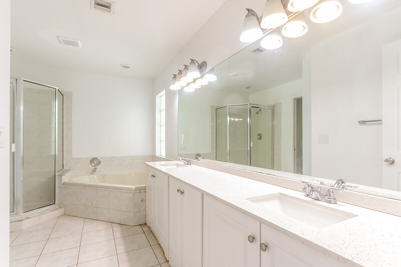 3,910/Mo, 4124 Pine Hollow Cir Greenacres, FL 33463 Main Bathroom View