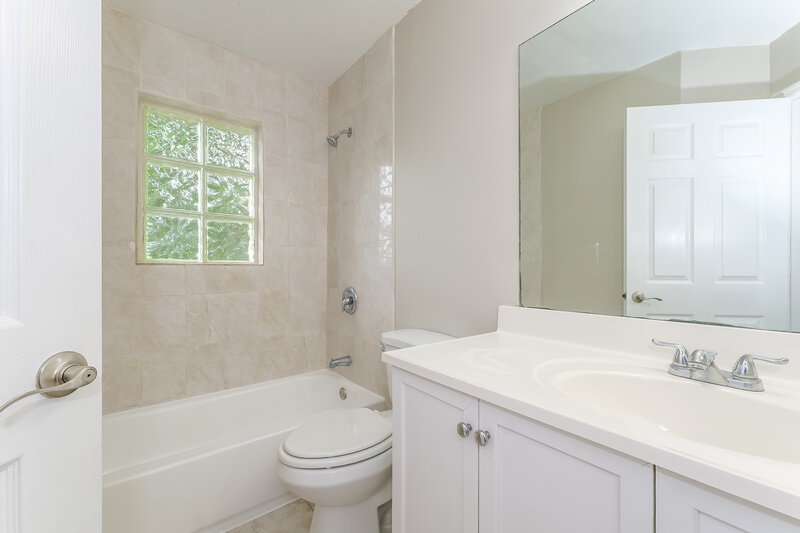 3,530/Mo, 4124 Pine Hollow Cir Greenacres, FL 33463 Bathroom View