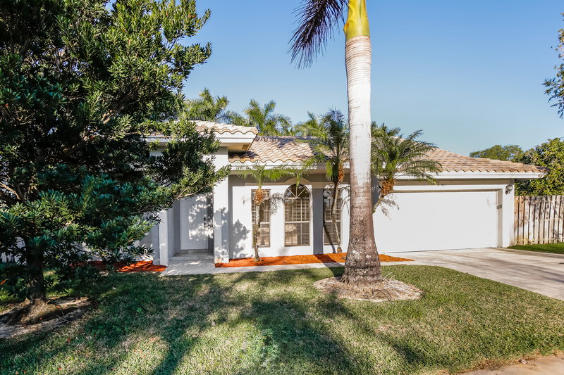 4,035/Mo, 487 SW 169th Ter Weston, FL 33326 External View
