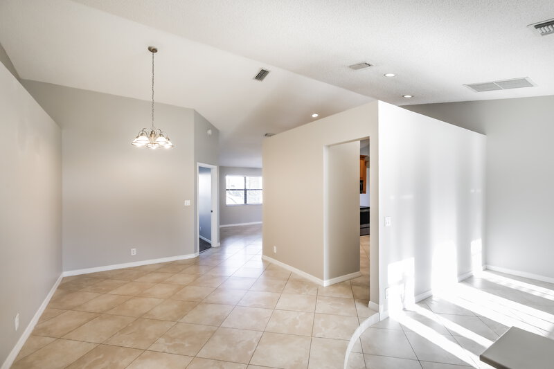 4,035/Mo, 487 SW 169th Ter Weston, FL 33326 Dining Room View