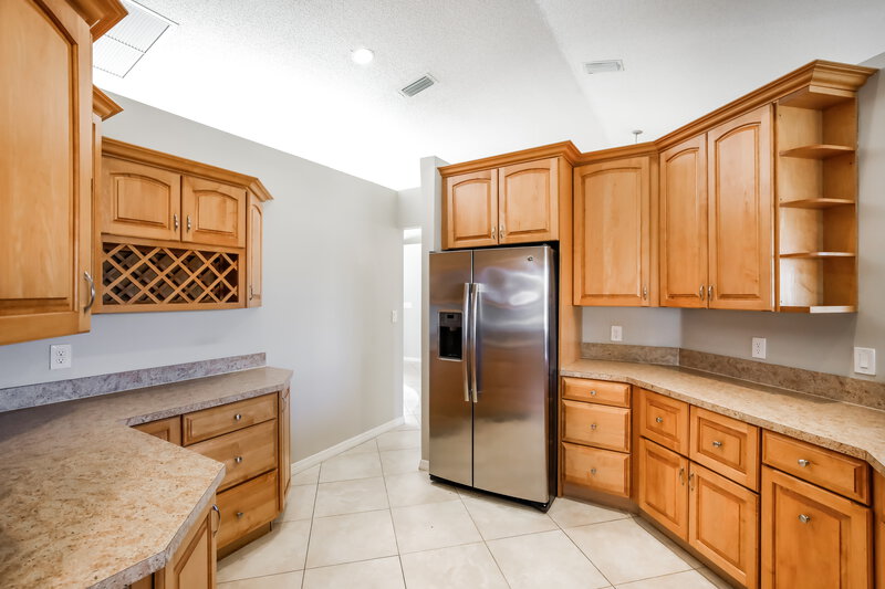 4,035/Mo, 487 SW 169th Ter Weston, FL 33326 Kitchen View