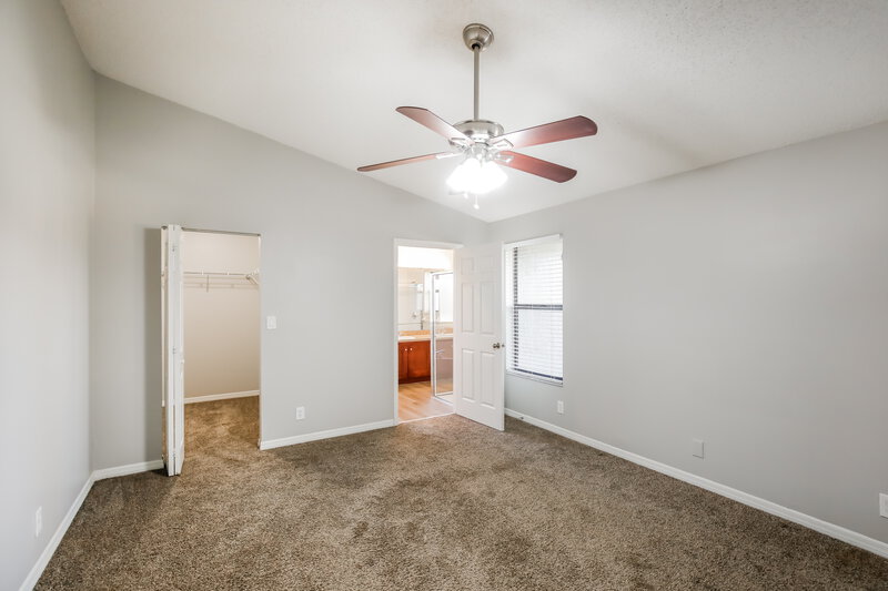 4,035/Mo, 487 SW 169th Ter Weston, FL 33326 Main Bedroom View