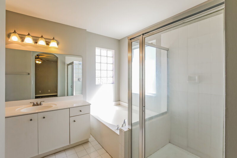 5,120/Mo, 5141 NW 122nd Ave Coral Springs, FL 33076 Main Bathroom View