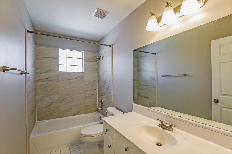 5,120/Mo, 5141 NW 122nd Ave Coral Springs, FL 33076 Main Bathroom View 2