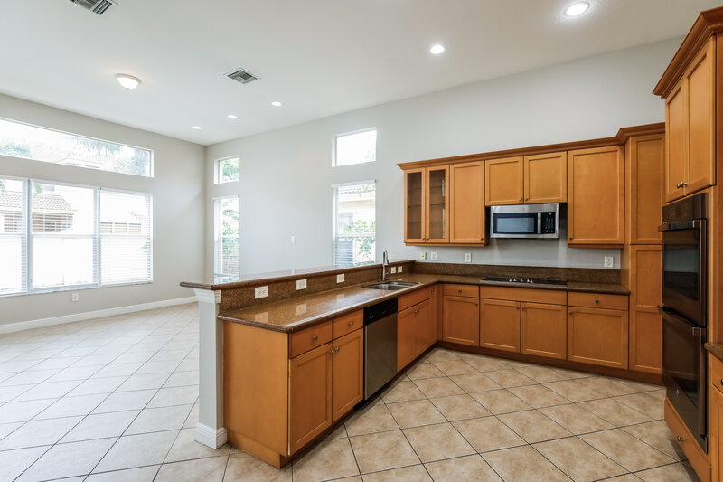 5,520/Mo, 5378 SW 183rd Ave Miramar, FL 33029 Kitchen View