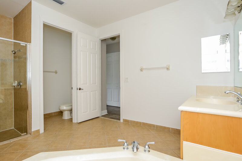 8,060/Mo, 5378 SW 183rd Ave Miramar, FL 33029 Main Bathroom View