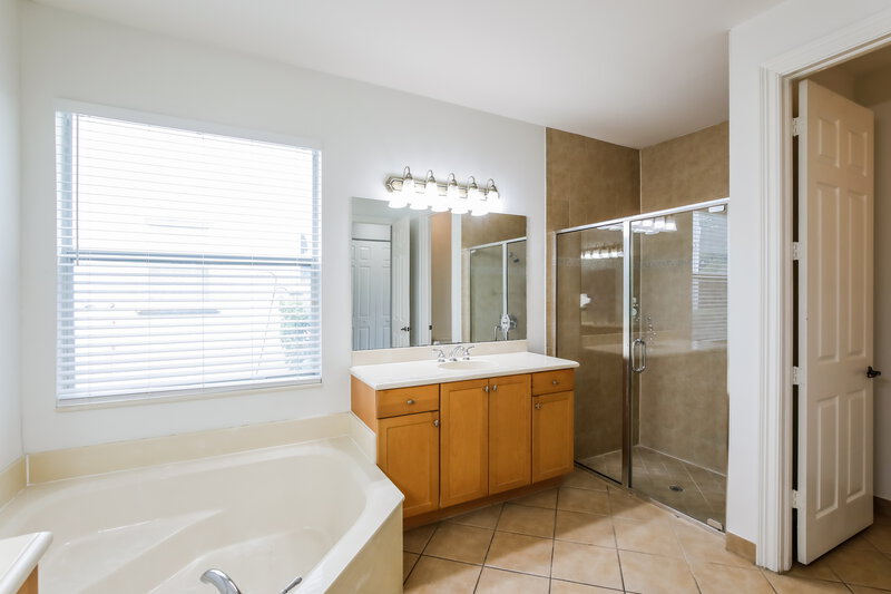 5,520/Mo, 5378 SW 183rd Ave Miramar, FL 33029 Main Bathroom View
