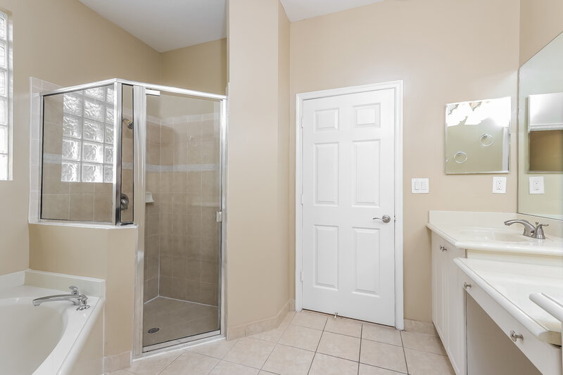 3,045/Mo, 7946 Monarch Ct Delray Beach, FL 33446 Main Bathroom View