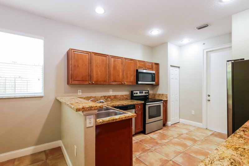 2,485/Mo, 20743 SW 91st Ct Cutler Bay, FL 33189 Kitchen View 2