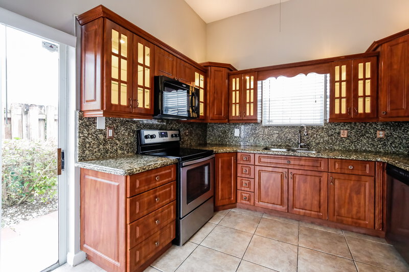 3,445/Mo, 11283 SW 159th Pl Miami, FL 33196 Kitchen View