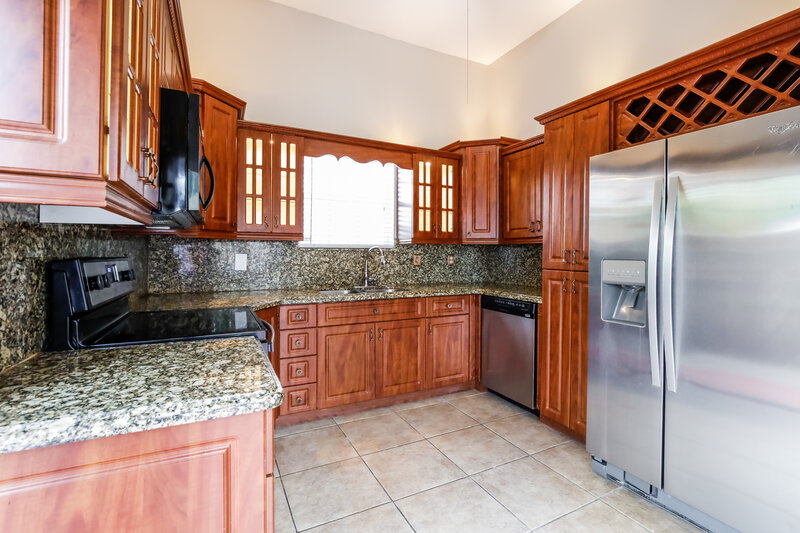 3,445/Mo, 11283 SW 159th Pl Miami, FL 33196 Kitchen View 2