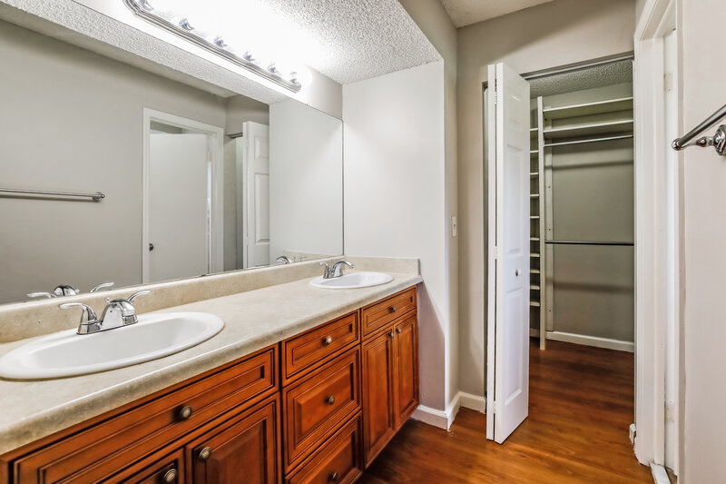 3,445/Mo, 11283 SW 159th Pl Miami, FL 33196 Main Bathroom View