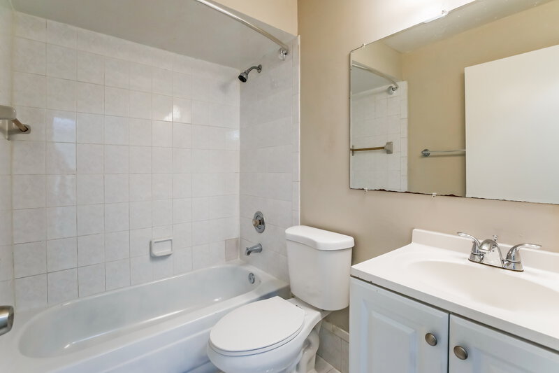 3,445/Mo, 11283 SW 159th Pl Miami, FL 33196 Bathroom View 2