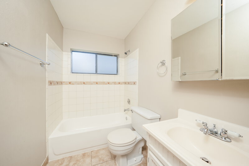 3,470/Mo, 9732 Saddlebrook Dr Boca Raton, FL 33496 Bathroom View