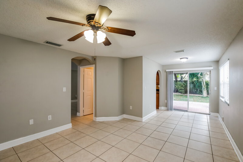 3,435/Mo, 424 Lakeside Cir Sunrise, FL 33326 Living Room View 2