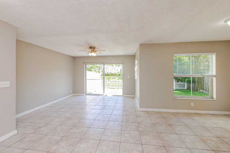 2,995/Mo, 3372 Orinoco Ln Margate, FL 33063 Living Room View